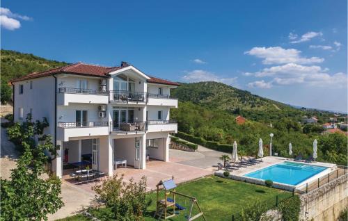 Prolozac House | Six-Bedroom Holiday Home In Glavina Donja