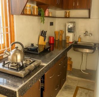 Amer Fort Road House | SK Govindam - Mountain View Homestay