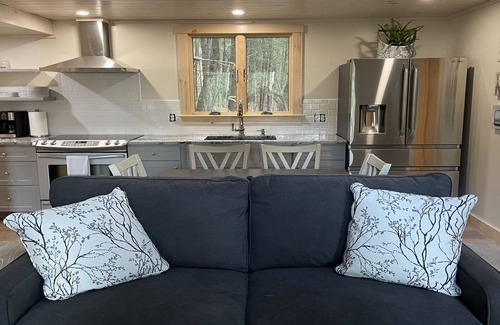 Rumford Center Cabin | Ski and Stay! 5-Star Treehouse near Sunday River