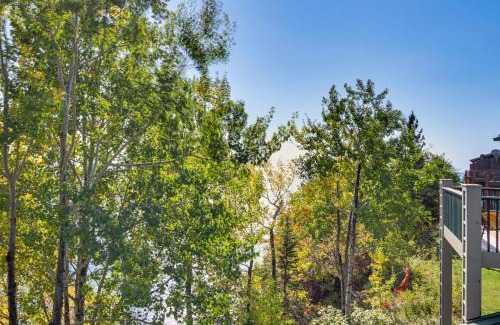 Tofte House | Ski, Hike, Bike, Relax Tofte Townhome with Deck!
