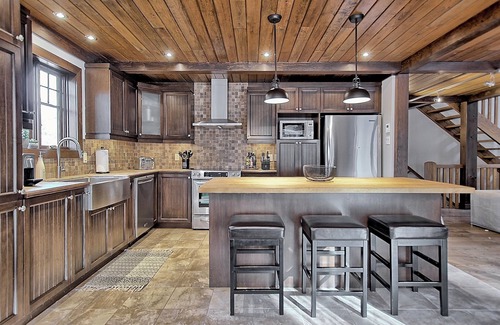 Saint-Faustin-Lac-Carre Ski Chalet | ❤️ Ski in/Ski out, Hot Tub & Pool Table - Mont-Tremblant