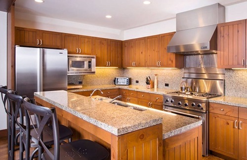 Avon Condo | Ski-In Condo with Stone Fireplace