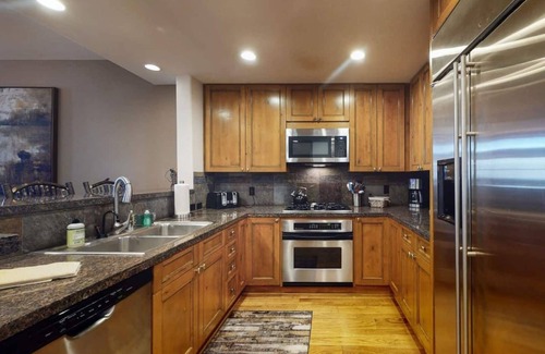 Avon House | Ski-in/Ski-out Mountain Home - Breathtaking Views