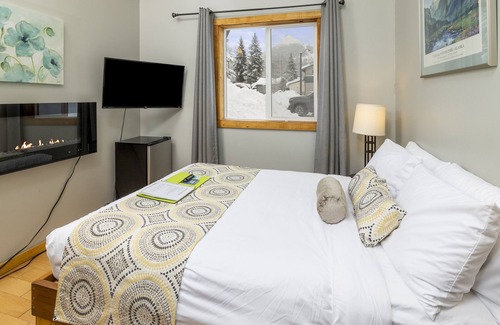 Alyeska House | Ski Inn