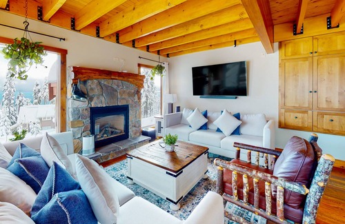 The Forest House | Ski retreat with an abundance of charm, mountain views, hot tub, grill, & W/D
