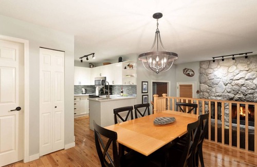 Upper Village House | Ski to the door!True SI/SO Luxury 2BrTH-Private HT