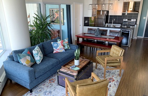 Crosstown Condo | Sky High 3BR/2BTH - Spectacular Views, Free Parking!