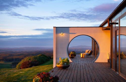 Mount Franklin House | Sky High- iconic ridge-top retreat