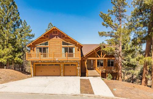 Ironwood Estates House | Sky High Mountain Lodge Lake View