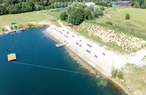 Maubray House | Sky Pad Lakeside Retreat