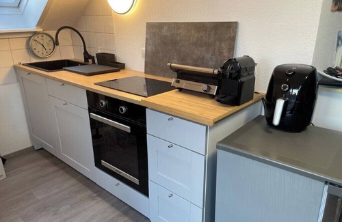 Magstadt Apartment | Sky Studio Flat for 4 Central Near Mercedes Benz