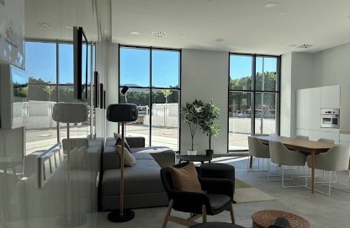 El Molinillo Apartment | sky tower 2-bedroom apartment in fabulous Málaga with AC, WiFi, fitness room