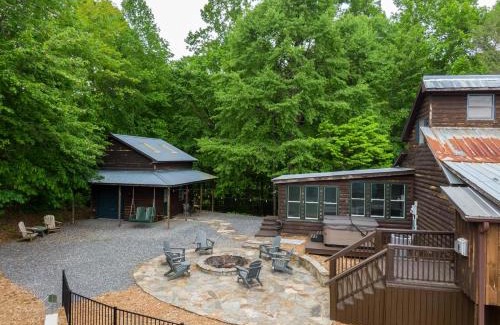 Lenoir House | Skyline Escape