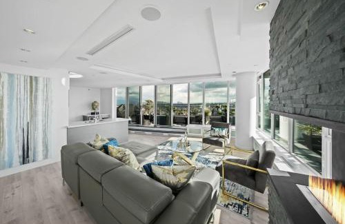 Crosstown House | Skyline Hideaway