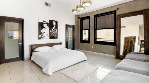 Historic Core House | Skyline Lofts by AvantStay: a multi-level industrial-chic retreat in DTLA with rooftop views soaring ceilings steps to dining music culture