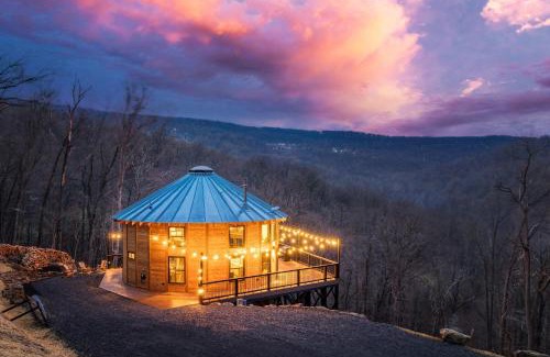 Front Royal Villa | Skyline Yurt: Hot Tub~Wood Stove~WiFi~EVcharger