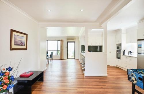 Sea Lake Villa | Skymirror