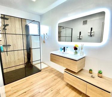 Gries Apartment | Skyview Residence - Self Check In - Near City Centre