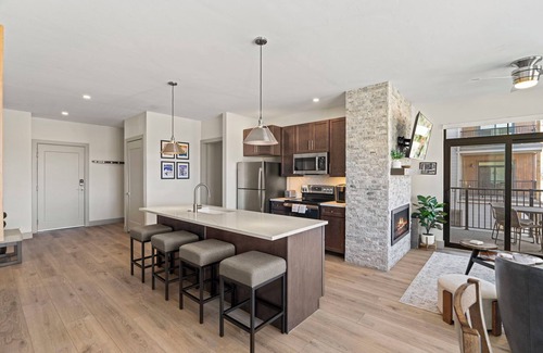 Silverthorne Condo | Skywalk Flats Mountainview Condo: Downtown, Rooftop Deck