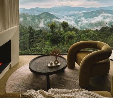 Pua Villa | SLA sakad