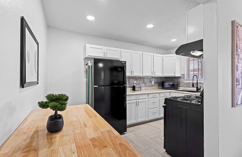 Biggs Field Apartment | Sleek 2-Bed 1-Bath Centrally Located