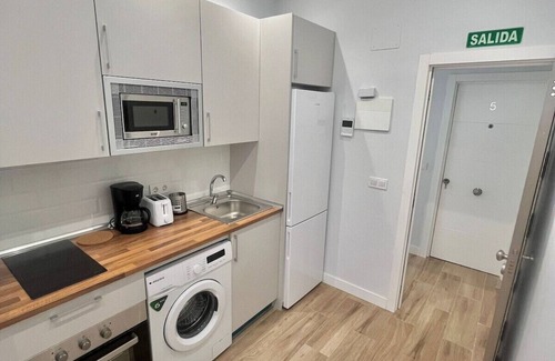 Hortaleza Apartment | Sleek Urban Studio | Near IFEMA