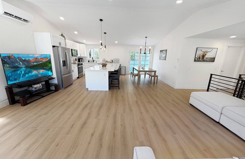 SeaTac House | Sleep 17, 8 room, 4 bath, 2 units Seatac no fly zone WiFi, AC
