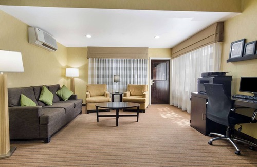 Williamsburg Square Hotel | Sleep Inn Hanes Mall