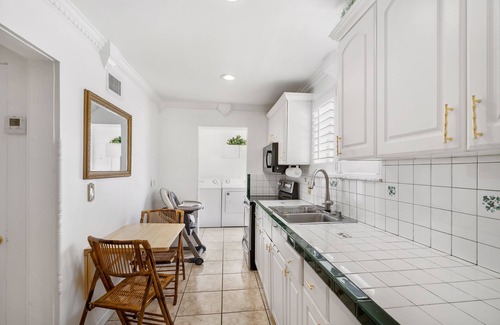 West Palm Beach Apartment | "Sleep with the alligators" at this alligator themed 3/1 in West Palm Beach!n