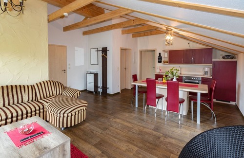 Burg Apartment | Sleeping in the wine barrel 1, bedroom, living room/kitchenette, shower/WC - Fruit dreams Sleeping