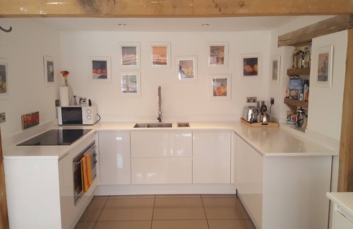 Godalming House | SLEEPS 10-14 - FIVE Bed Rural Oak Framed Home with 3 Studios