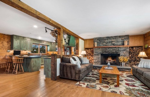 Dover Plains Cabin | SLEEPS 10, BEAUTIFUL AND PRIVATE CABIN, ONLY 15 MINUTES FROM WEDDING VENUES.