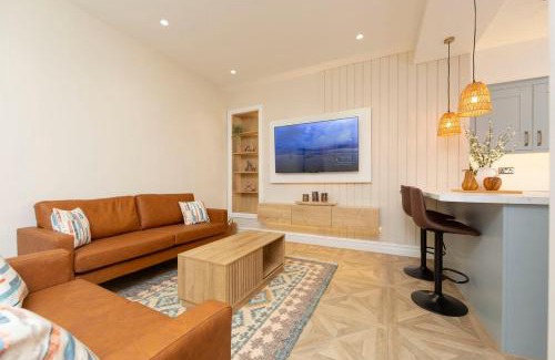 Aberfan House | Sleeps 10 House near Bike Park Wales