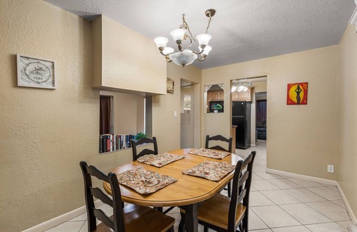 Southwest House | Sleeps 12 - House + Guest Apt - Plenty of parking