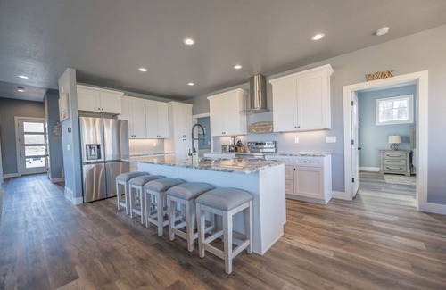 Sweetwater House | Sleeps 14 guests. Parking for up to 6 vehicles, 5 bedrooms, and 5 full baths. Private hot tub! Ap.