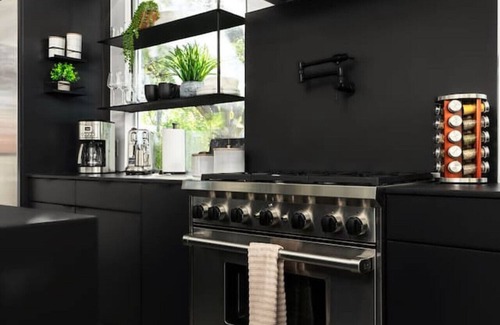 Bouldin House | Sleeps 15, Heated Pool, Hot Tub, Golf, Game Room