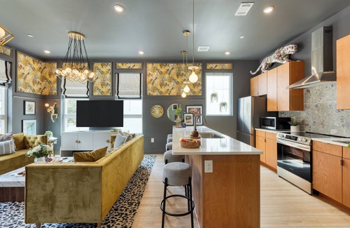Cleveland Park House | Sleeps 16 | 2 Homes + Walk to Dining & Music | Lischey Loft & The Bloom House