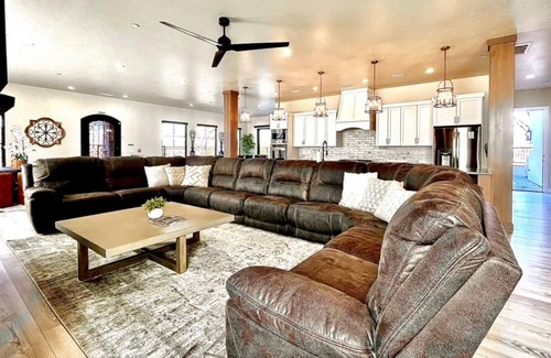 Hurricane House | Sleeps 22- Nov-March Pool Heated for Free If Stay 3 Nights or More.
