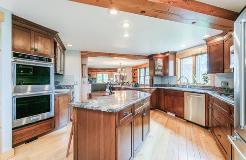 Naples House | Sleeps 22 | Pond | Hot Tub | Yoga/Gym Studio