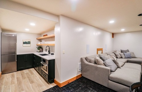 Brian Head Cabin | Sleeps 28- Completely updated with swim spa/bunk room/85" TV's & More!