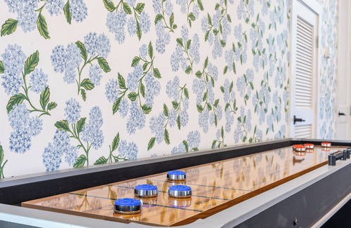 Germantown House | Sleeps 36! 3 Units, 5 Mins to DT | The Magnolia