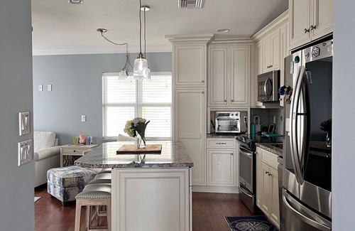 Nettles Island House | Sleeps 7 - Price Includes Golf Cart & Cleaning Fee