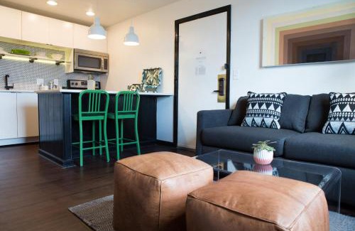 Rutledge Hill House | Sleeps 8 4 SoBro Guest House Near Live Music Dining More – by AvantStay