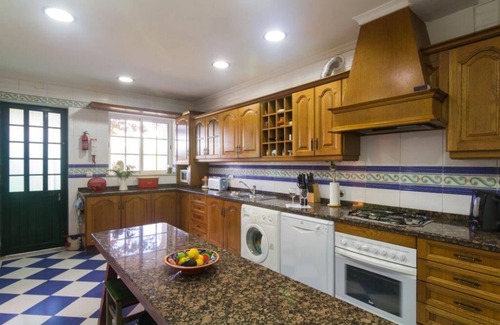 Castro Marim Villa | Sleeps 8 - 4 Aircon bedrooms/3 bathrooms - Lovely Patios, Pool and Roof Terrace