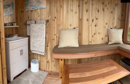 Clearwater Beach House | Sleeps 9 .Amazing Luxury Property For Your Ideal Summer Vacation In The Hamptons