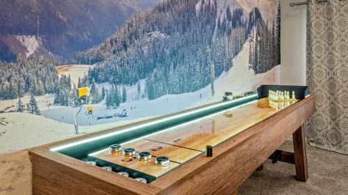 Village at Camelback House | Slopeside Escape by AvantStay Walk to Ski Lifts Arcade Games Shuffleboard