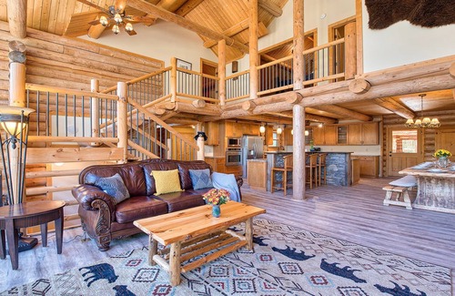 Sylva Cabin | Slps 24;12m town;7acre; huge yard; theatre+gmroom!