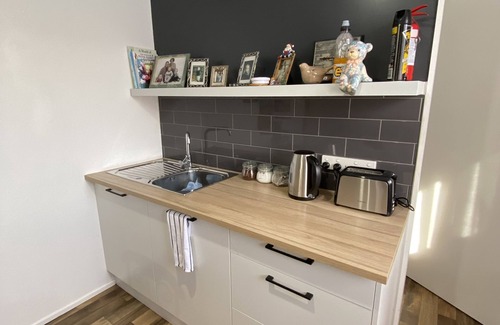 Whakatane House | Small house with pool access close to Ohope Beach and riverside walk.