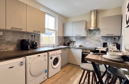 St. Mary's Park Apartment | *Smart TV*Netflix*531Mbps*W/D*Desk