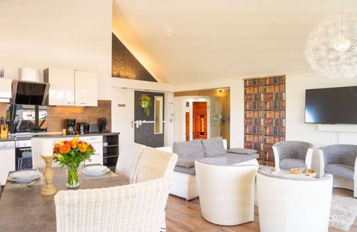 Bad Zwischenahn Apartment | Smartfewo: Loft Sauna Balkon Parkplatz